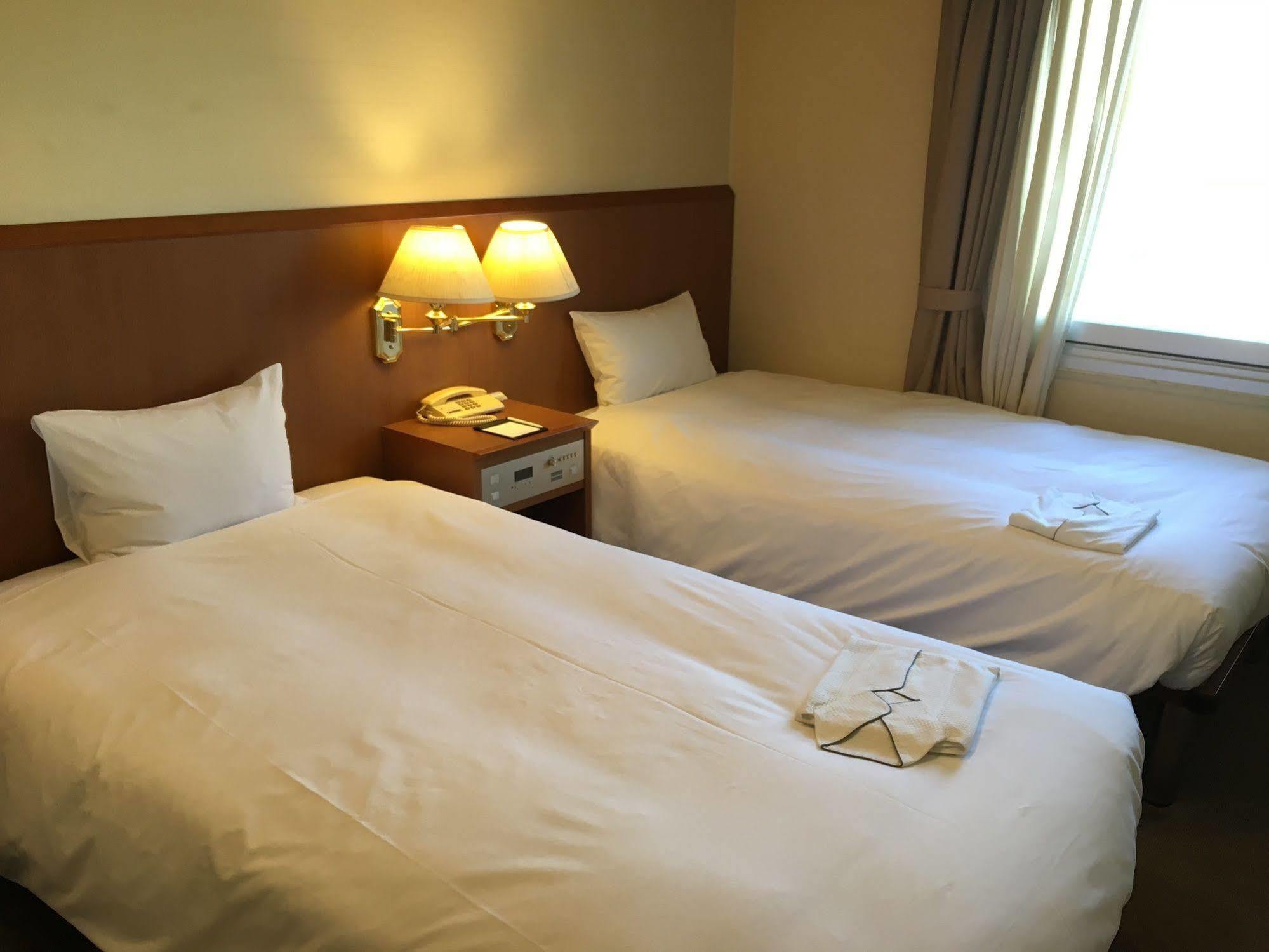 Hotel Yokohama Camelot Japan Bagian luar foto