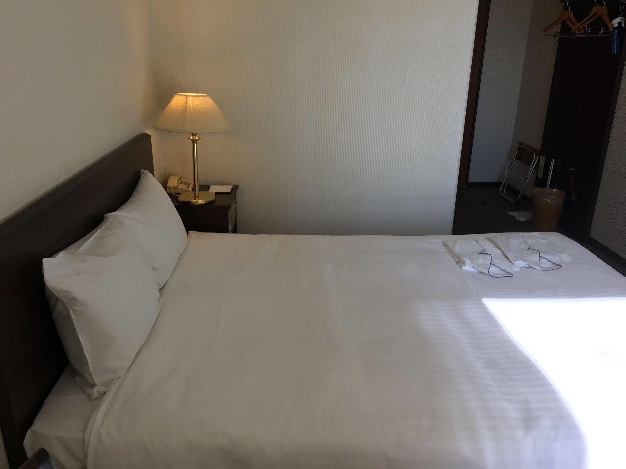 Hotel Yokohama Camelot Japan Bagian luar foto