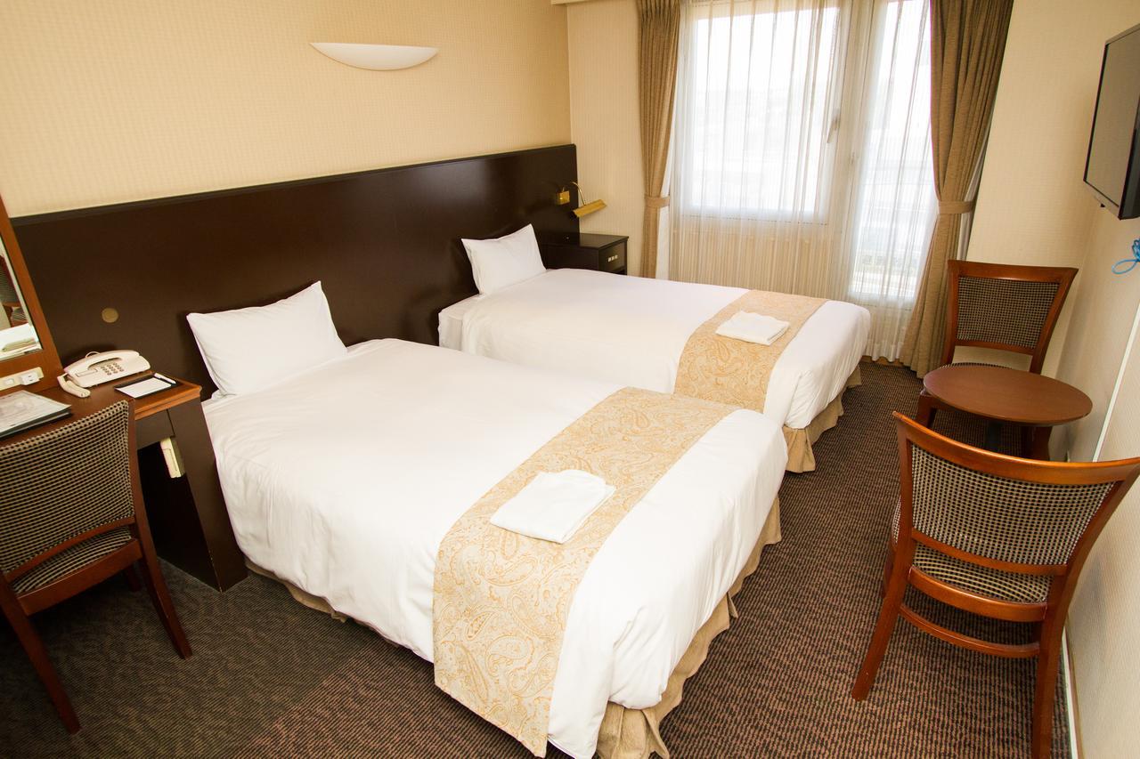 Hotel Yokohama Camelot Japan Bagian luar foto