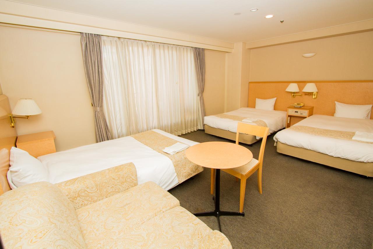 Hotel Yokohama Camelot Japan Bagian luar foto
