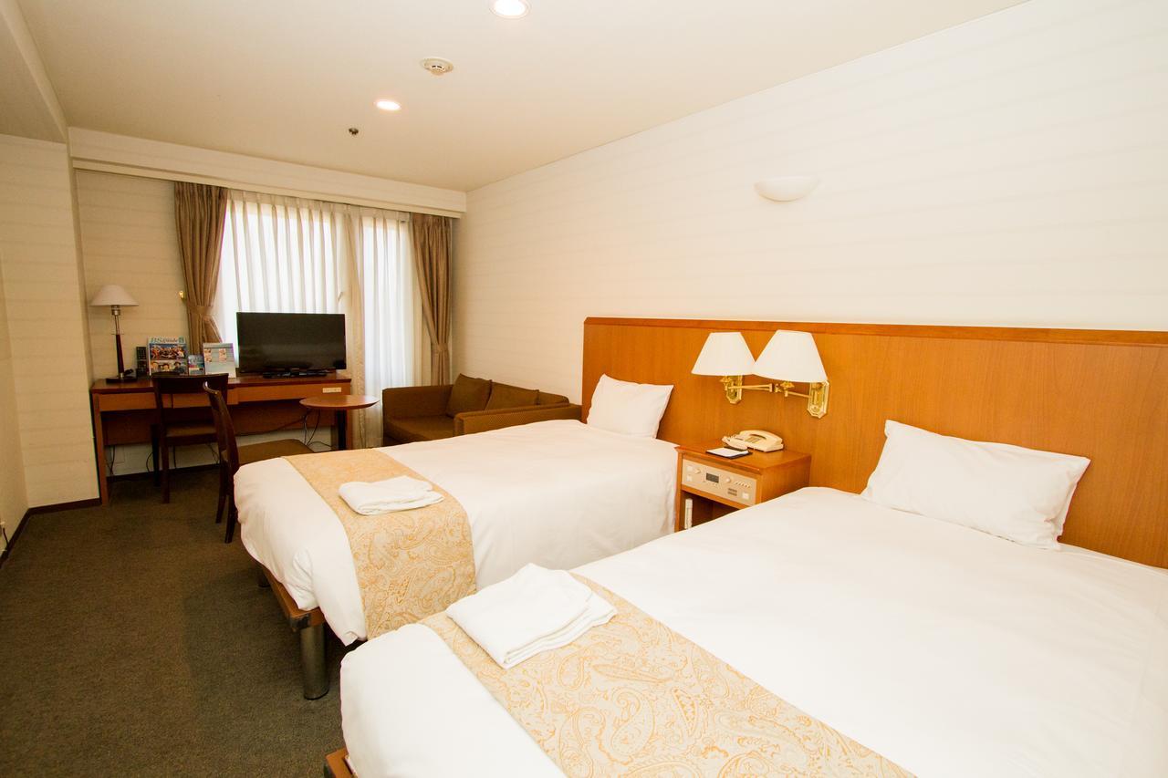 Hotel Yokohama Camelot Japan Bagian luar foto