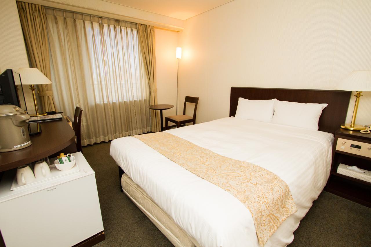 Hotel Yokohama Camelot Japan Bagian luar foto